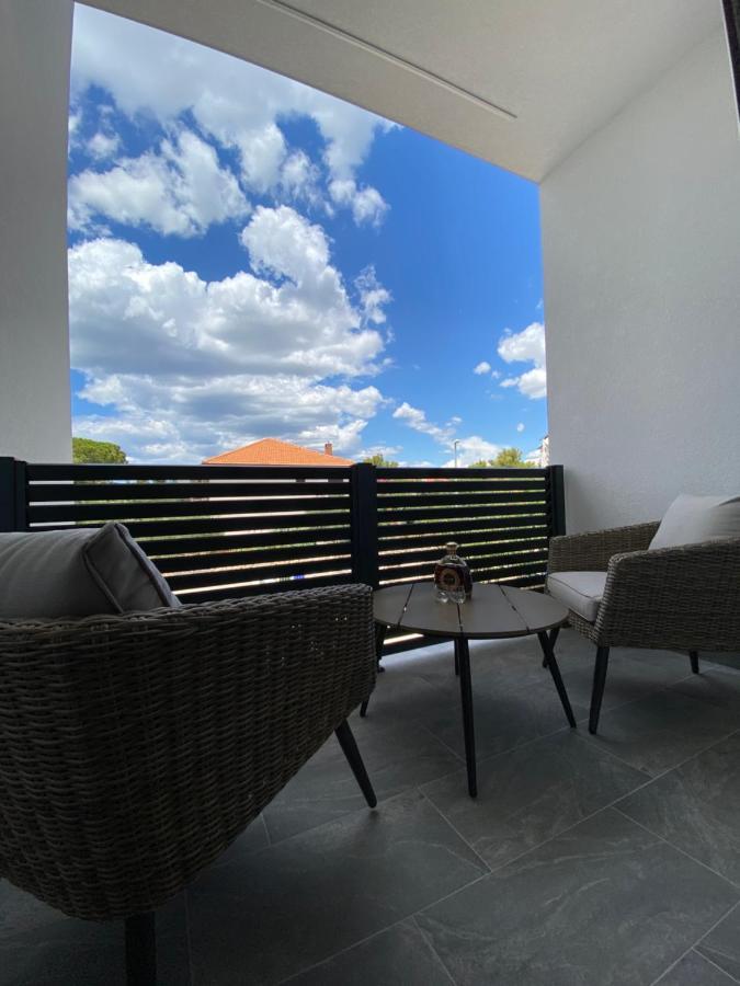 Apartmani Kumenat Biograd na Moru Kültér fotó