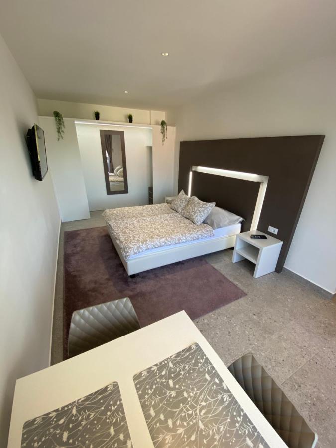Apartmani Kumenat Biograd na Moru Kültér fotó